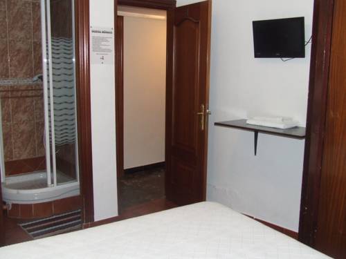 Imagen de la habitación del Hostal Mónaco, Valladolid. Foto 9