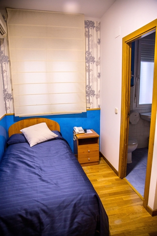 Imagen de la habitación del Hostal Montaloya. Foto 3