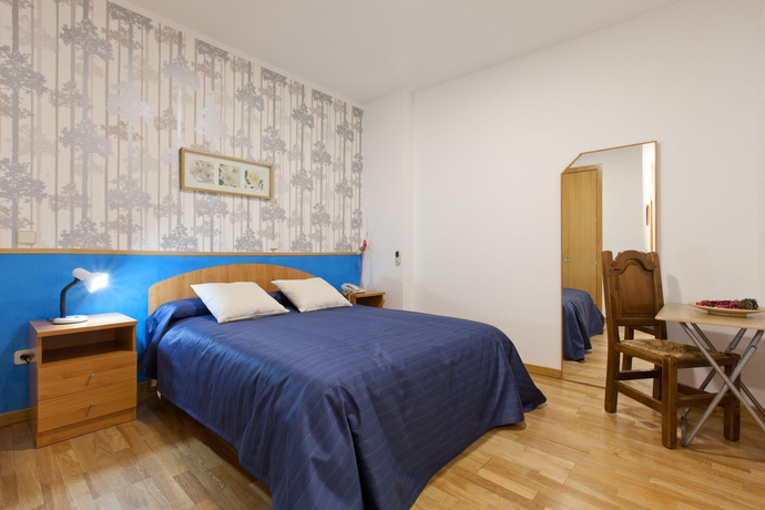 Imagen de la habitación del Hostal Montaloya. Foto 5