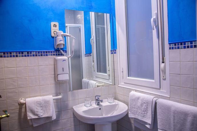 Imagen de la habitación del Hostal Montaloya. Foto 10