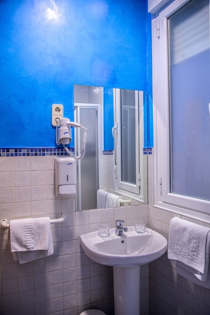 Imagen de la habitación del Hostal Montaloya. Foto 11