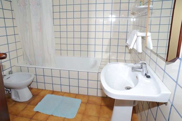 Imagen de la habitación del Hostal Montaña, San Antonio [Centro]. Foto 3