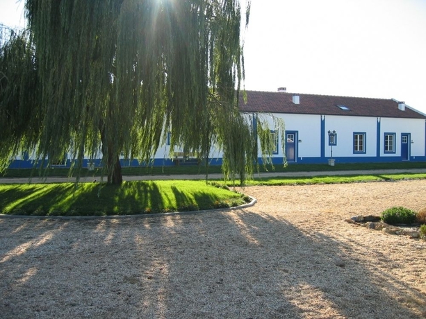 Imagen de los exteriores del Hostal Monte Das Faias. Foto 10