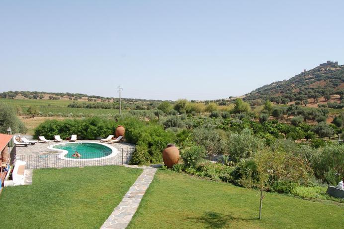 Imagen general del Hostal Monte Do Laranjal. Foto 4