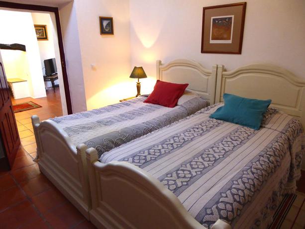 Imagen general del Hostal Monte Do Laranjal. Foto 11