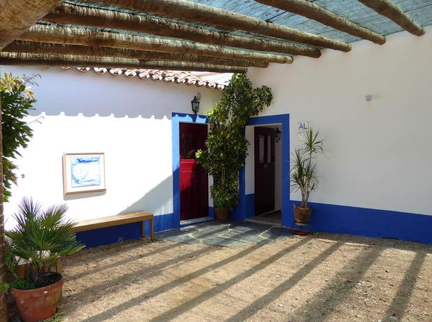 Imagen general del Hostal Monte Do Laranjal. Foto 12