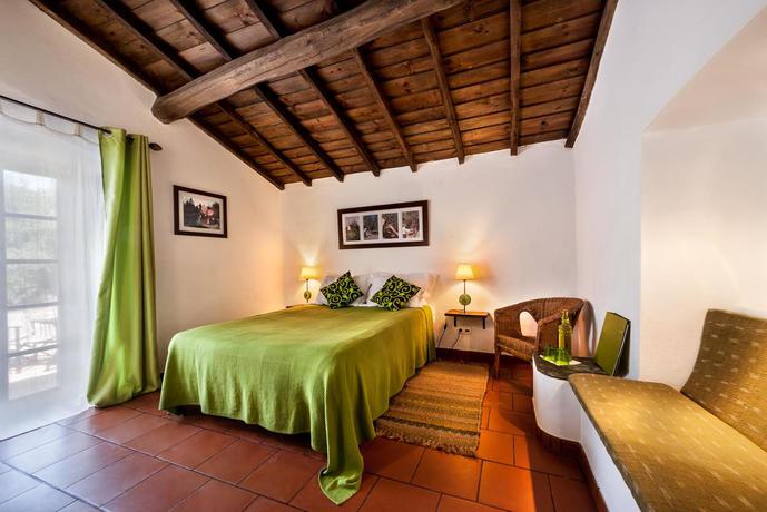 Imagen general del Hostal Monte Do Serrado De Baixo. Foto 15