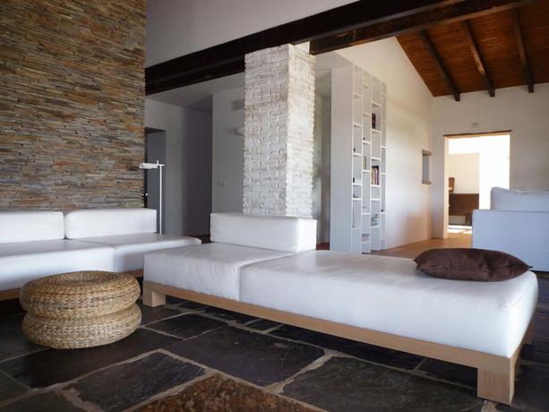 Imagen de los interiores del Hostal Monte Falperras. Foto 10