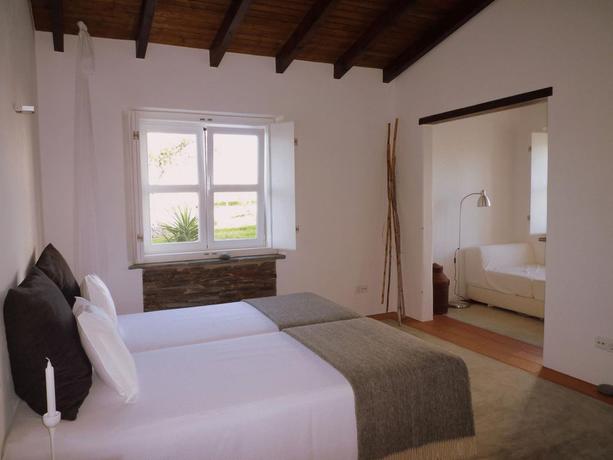 Imagen de la habitación del Hostal Monte Falperras. Foto 5