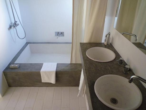Imagen de la habitación del Hostal Monte Falperras. Foto 6