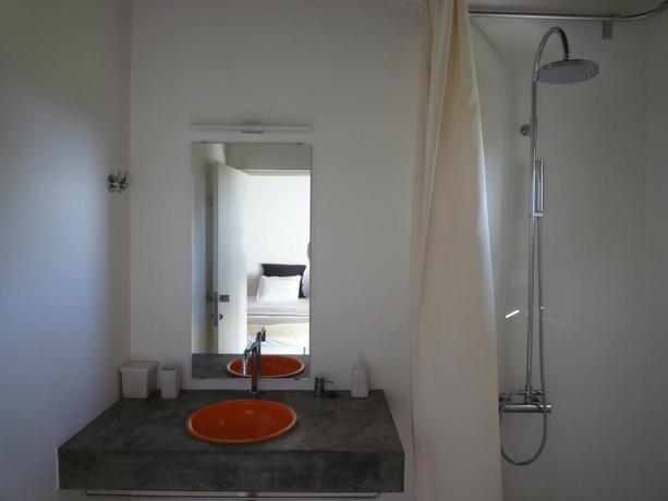 Imagen de la habitación del Hostal Monte Falperras. Foto 7