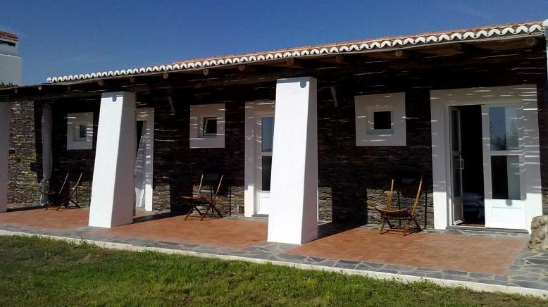 Imagen de los exteriores del Hostal Monte Falperras. Foto 9