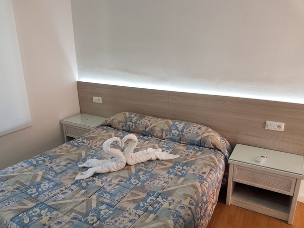 Imagen de la habitación del Hostal Montsant. Foto 5