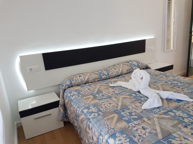 Imagen de la habitación del Hostal Montsant. Foto 10