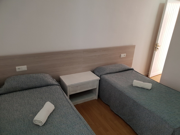 Imagen de la habitación del Hostal Montsant. Foto 11