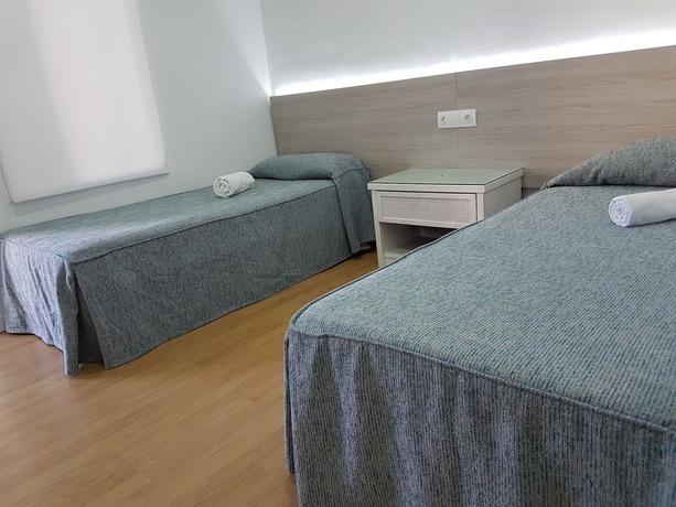 Imagen de la habitación del Hostal Montsant. Foto 12