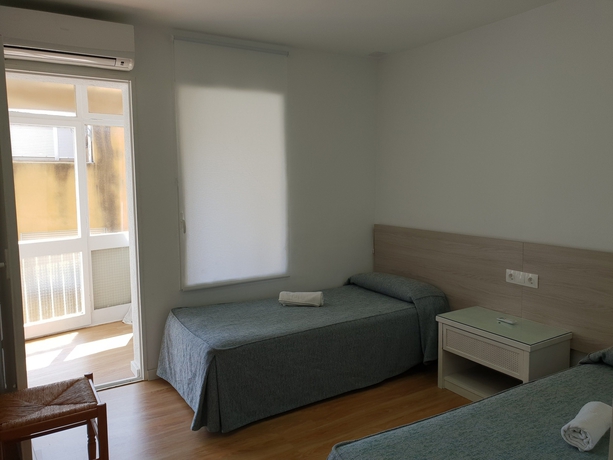 Imagen de la habitación del Hostal Montsant. Foto 15