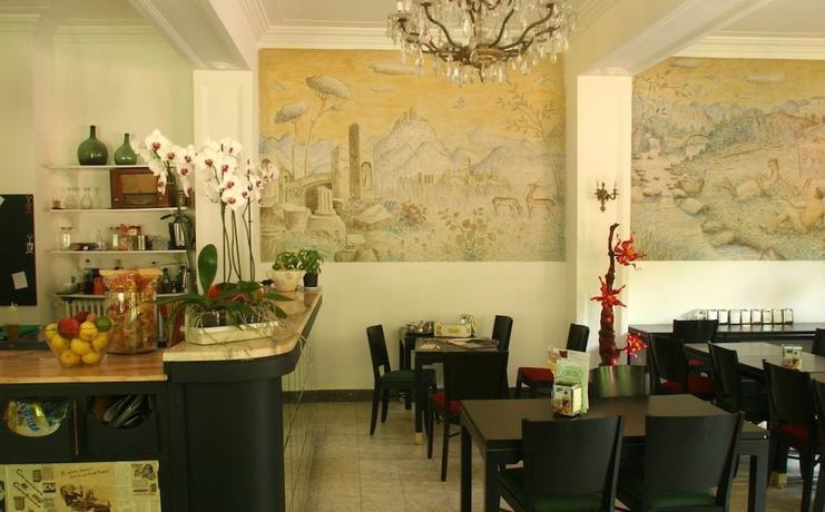 Imagen del bar/restaurante del Hostal Montsoliu. Foto 3