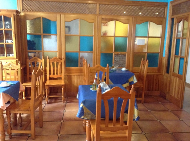 Imagen del bar/restaurante del Hostal Naim Guest House Nerja. Foto 2