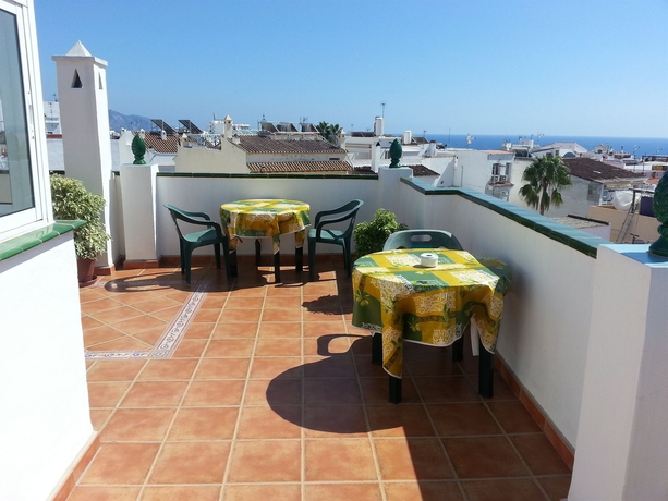 Imagen del bar/restaurante del Hostal Naim Guest House Nerja. Foto 3