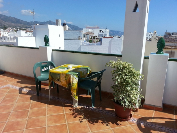 Imagen del bar/restaurante del Hostal Naim Guest House Nerja. Foto 5