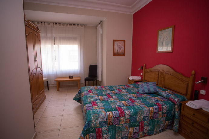 Imagen de la habitación del Hostal Navarra, Zaragoza. Foto 5