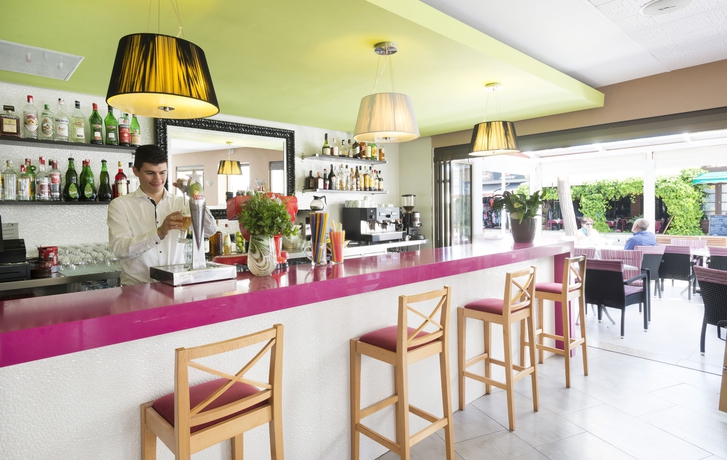 Imagen del bar/restaurante del Hostal Neptuno, Paguera. Foto 5