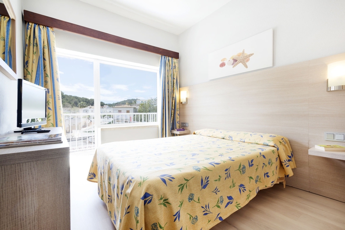 Imagen de la habitación del Hostal Neptuno, Paguera. Foto 13