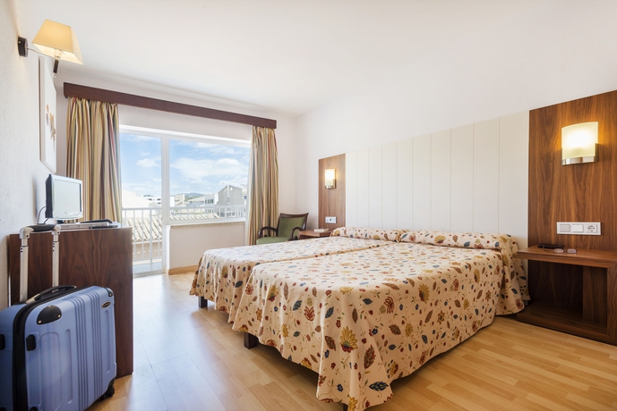 Imagen de la habitación del Hostal Neptuno, Paguera. Foto 14