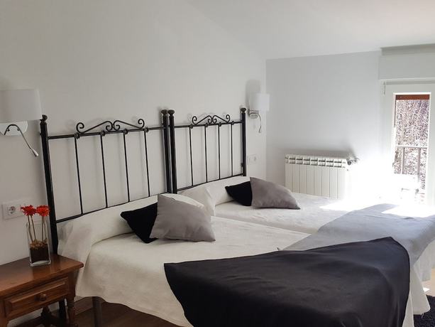 Imagen de la habitación del Hostal Nevandi. Foto 14