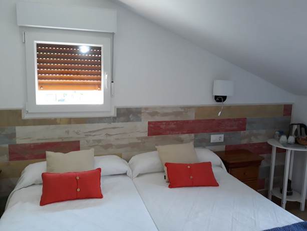 Imagen de la habitación del Hostal Nevandi. Foto 18