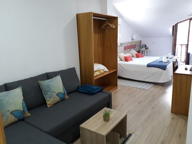 Imagen de la habitación del Hostal Nevandi. Foto 19