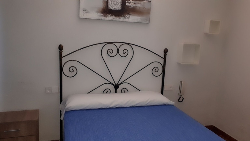 Imagen de la habitación del Hostal Nevot. Foto 13