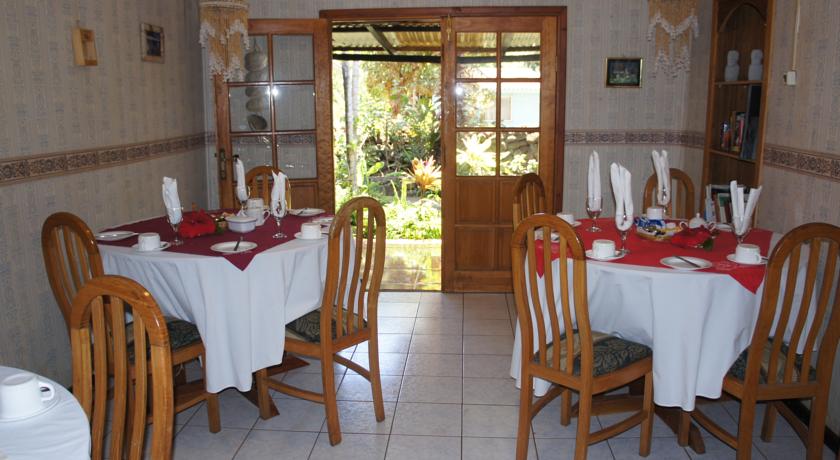Imagen del bar/restaurante del Hostal Noa-ariki. Foto 1