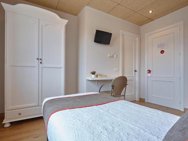 Imagen de la habitación del Hostal Nobadis. Foto 8