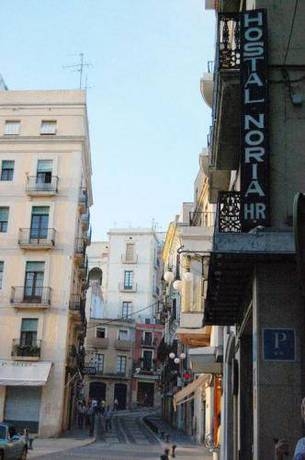 Imagen de los exteriores del Hostal Noria. Foto 7