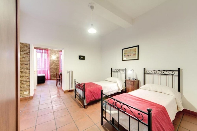 Imagen de la habitación del Hostal Nova Domizia. Foto 15