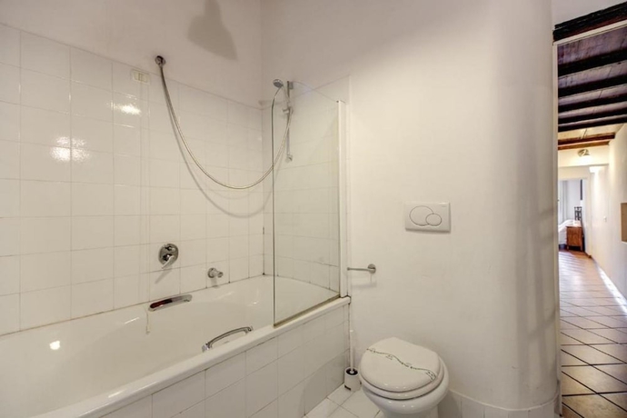 Imagen de la habitación del Hostal Nova Domizia. Foto 16