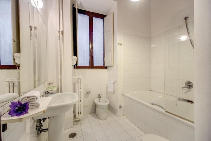 Imagen de la habitación del Hostal Nova Domizia. Foto 17