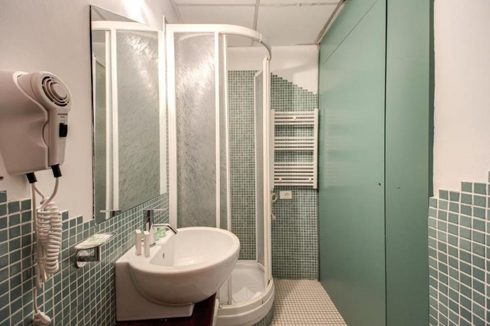 Imagen de la habitación del Hostal Nova Domizia. Foto 18