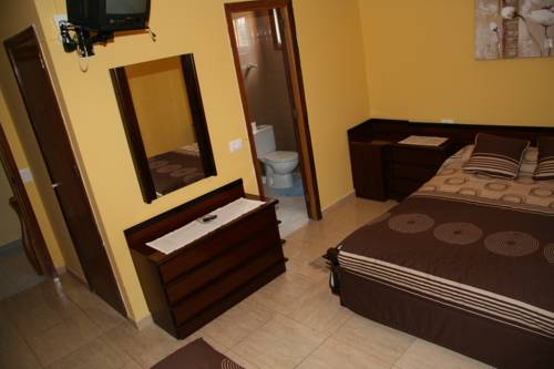 Imagen de la habitación del Hostal Nuevo Alonso. Foto 16