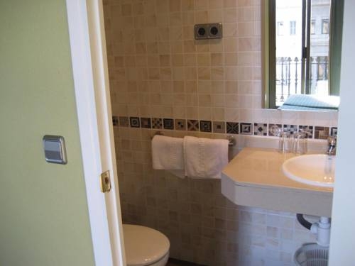 Imagen general del Hostal Nuevo Colon. Foto 14