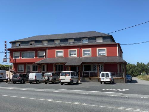 Imagen de los exteriores del Hostal O Cruceiro, O Pino. Foto 4