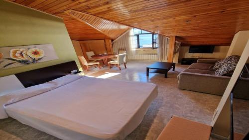 Imagen de la habitación del Hostal O Gale&oacute;n San Luis. Foto 20