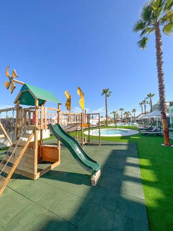 Imagen de los exteriores del Hostal ON The Residence. Foto 12