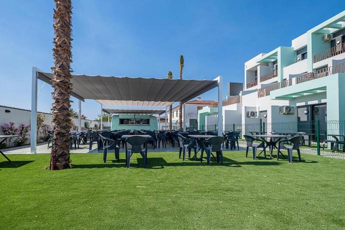 Imagen de los exteriores del Hostal ON The Residence. Foto 17