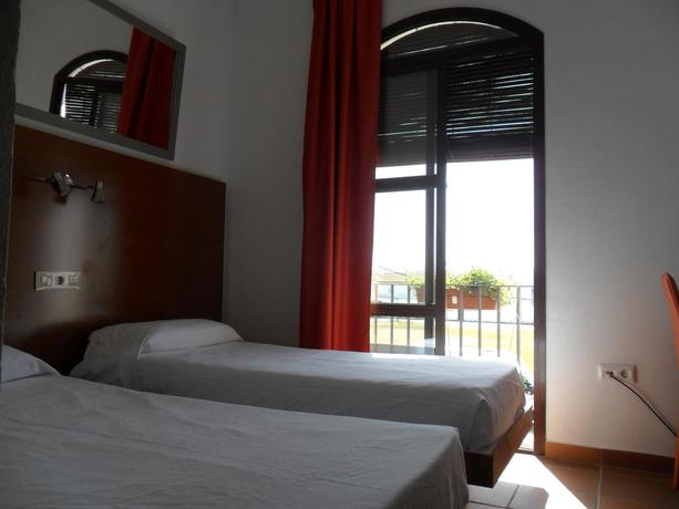 Imagen de la habitación del Hostal OYO El Rocío Azul. Foto 4