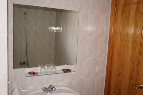 Imagen de la habitación del Hostal OYO Hostal La Posada. Foto 9