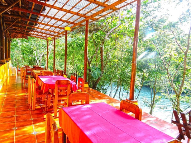 Imagen del bar/restaurante del Hostal Oasis The Traveler. Foto 2