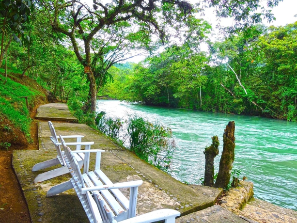 Imagen de los exteriores del Hostal Oasis The Traveler. Foto 7